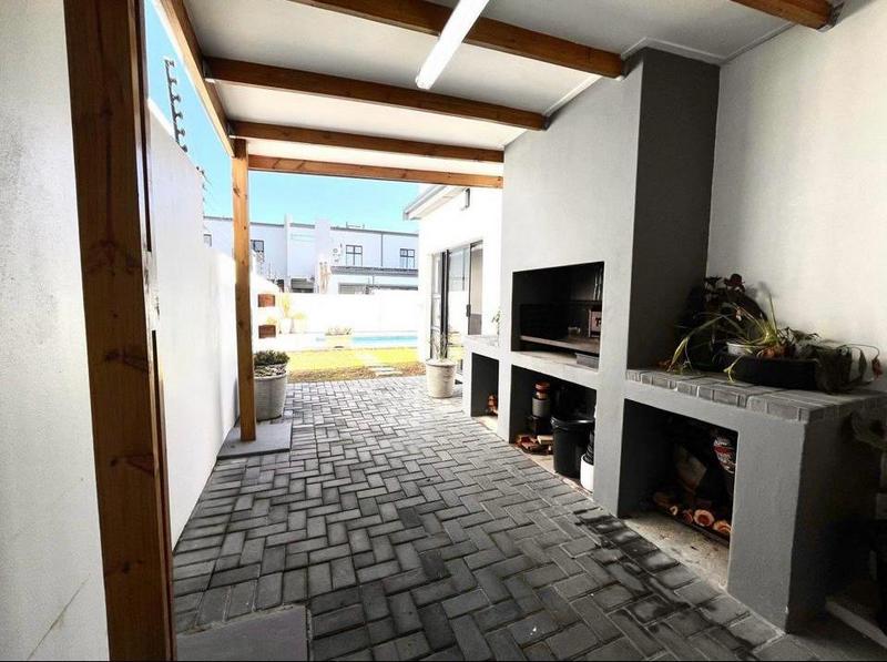 3 Bedroom Property for Sale in Sandown Western Cape
